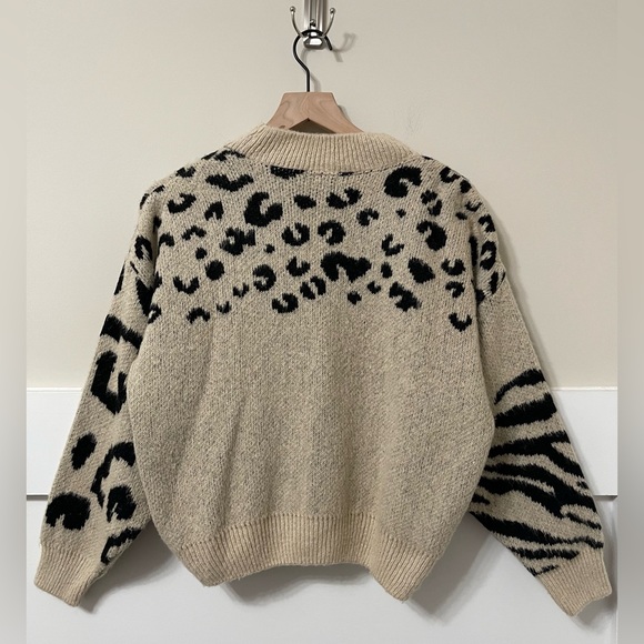 Topshop Cream & Black Animal Print Sweater Size 0-2 - Picture 6 of 8